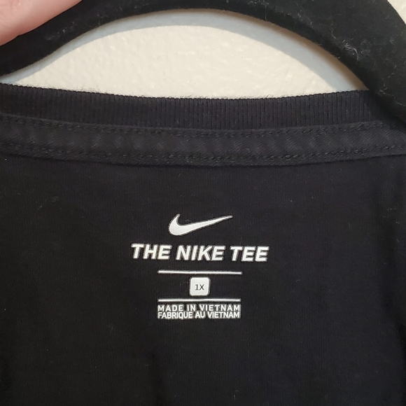 ✨️2/$20 Nike Essentials T-Shirt - Picture 8 of 8